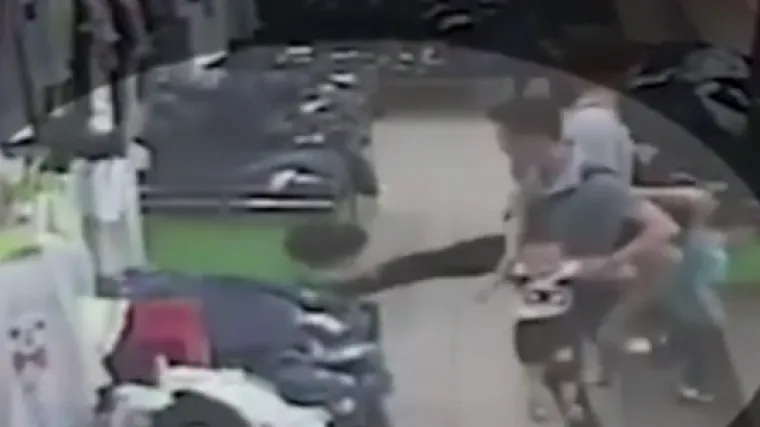 Mu&scaron;karac brutalno udario curicu koja je htjela zagrliti njegovog sinčića