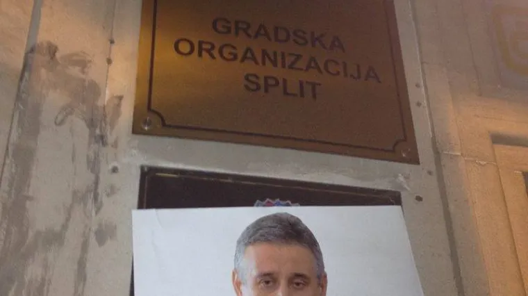 Radnička fronta u akciji: plakatima protiv Karamarka traže zabranu HDZ-a