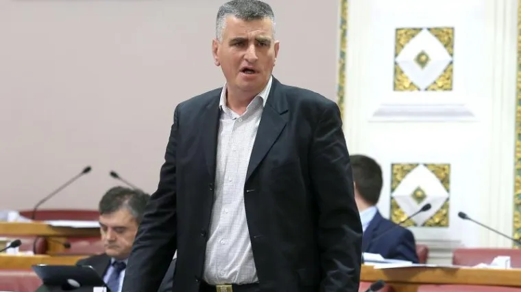 'Moramo se boriti protiv obavje&scaron;tajnog podzemlja! Napadaju nas neki &scaron;ljunkari...'