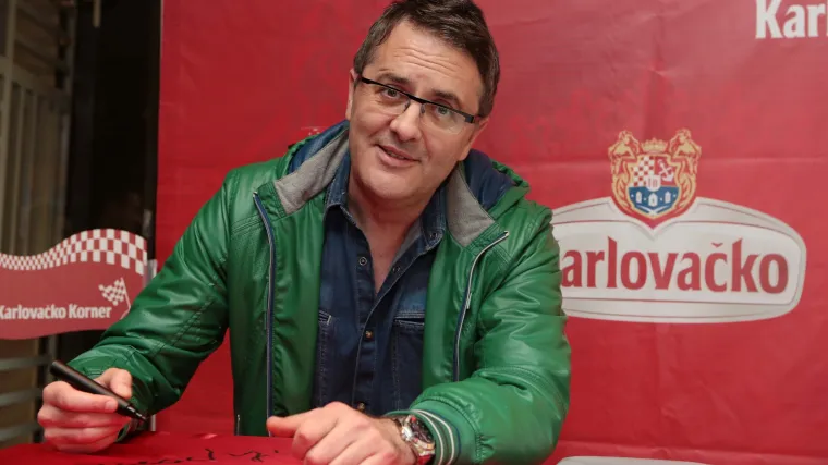 Tko je sve potpisao veliku navijačku zastavu za Francusku?