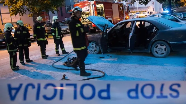 Na parkingu u Španskom izgorio Mercedes