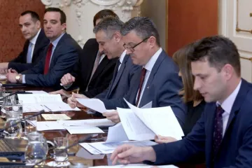 Paraliza države još uvijek se nije prelila na ekonomiju, ali hoće