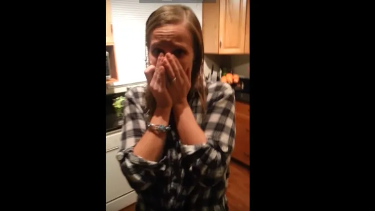 Mislila da se muž &scaron;ali, pa se rasplakala kad joj je rekao za&scaron;to ih daje