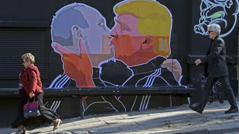 Ova slika Putina i Trumpa u gay zagrljaju ekspresno se proširila svijetom