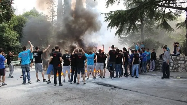 Dubrovački maturanti doslovno zapalili cestu!