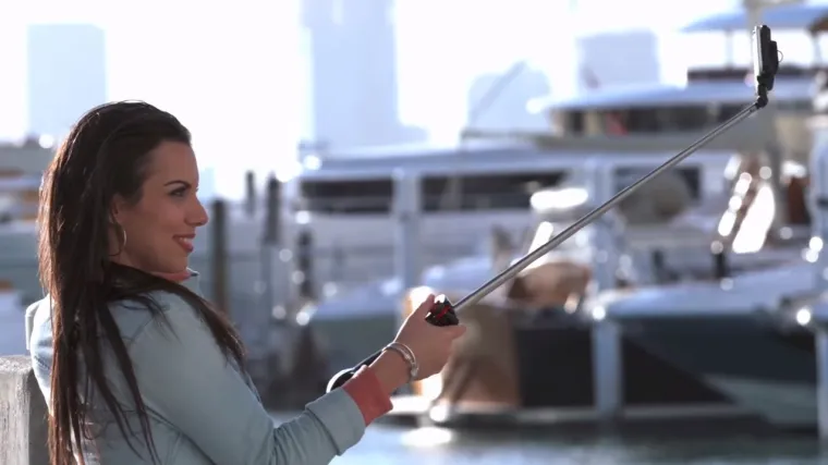 Izumitelj dildo-drona napravio selfie štap s fotografskim svjetlima i ventilatorom