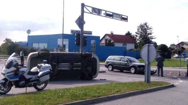 Sudar na zaobilaznici u Čakovcu, auto zavr&scaron;io na boku