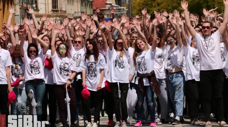 Osječki maturanti tijelima ispisali KOHORTA