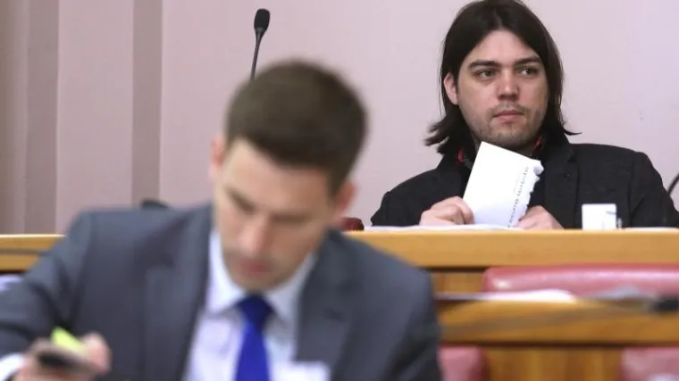 'Kakvu budućnost imaju mladi ljudi u ovoj saborskoj močvari?'