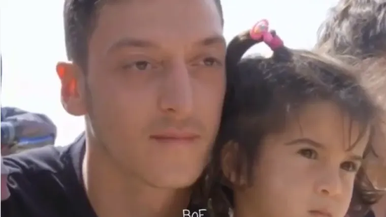 Arsenalova zvijezda darivala djecu u izbjegličkom kampu