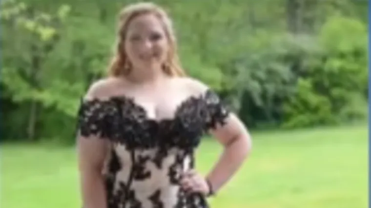 Maturantica blistala u haljini, a onda je nastavnica pogledala u njezine grudi i vidjela ovo