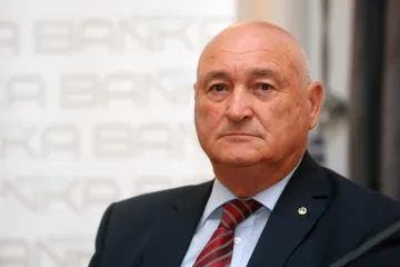 'Treba prodati sve osim energije, šuma, voda, tračnica i veze s otocima'