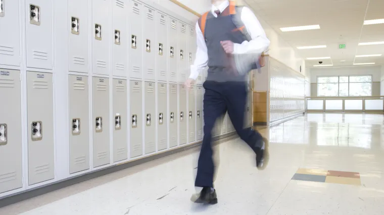 Znanstvenici otkrili za&scaron;to neki tinejdžeri prolaze kroz 'nespretnu' fazu