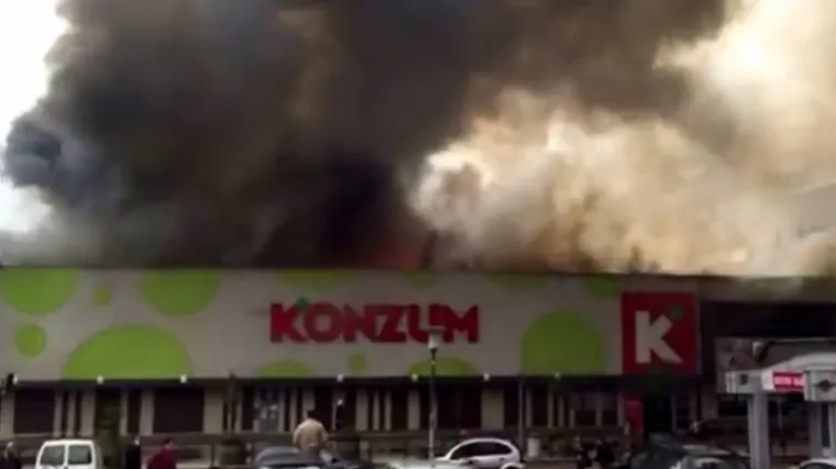 Već tri sata gase požar, evakuirana susjedna zgrada!