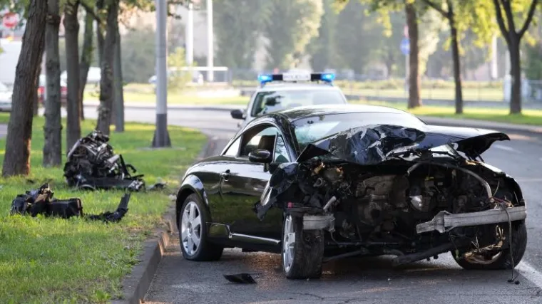 U prometnim nesrećama dvoje mrtvih i &scaron;estero ozlijeđenih
