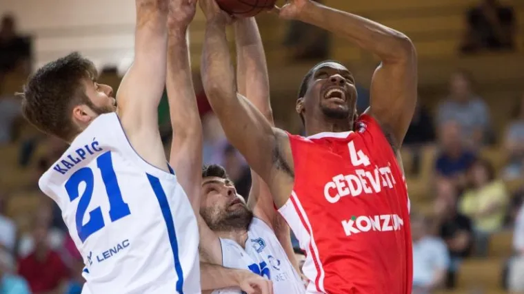 Zagrepčani zamrznuli Riječane na -19