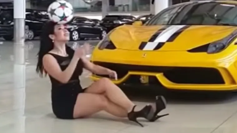 S njenim nogometnim vje&scaron;tinama može se mjeriti samo njezin seksipil
