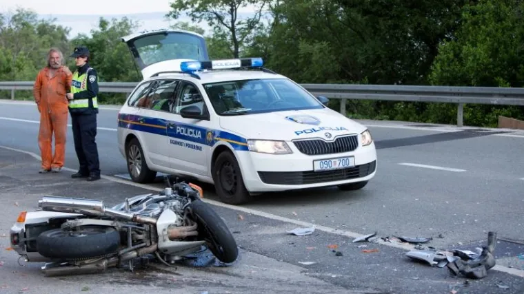 Vozač motora ostao bez svijesti i prevezen je u bolnicu