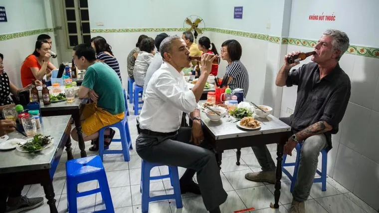 Barack Obama i slavni kuhar svratili na rezance i pivo