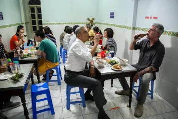 Barack Obama i slavni kuhar svratili na rezance i pivo
