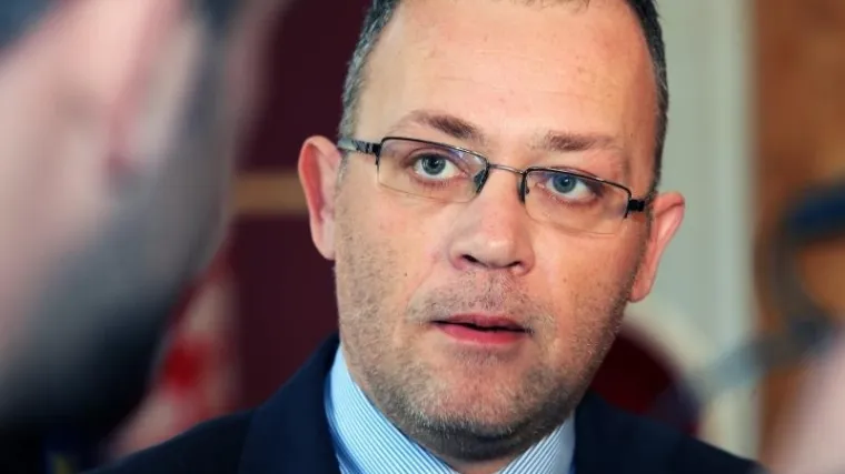 Hasanbegovića preznojila pitanja o usta&scaron;koj kapi, pobačaju, komunizmu...