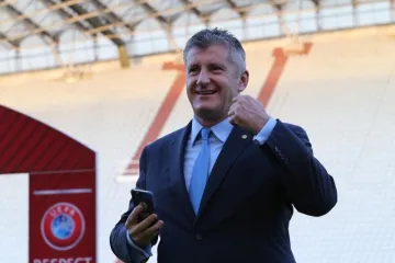 'ŠUKEROVE' KIŠOBRANE IZ KINE PRODAJU PO 325 KUNA: 'Pravom navijaču cijena nije problem'