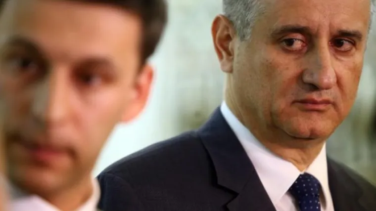 Petrov Karamarku dao 48 sati za 'džentlmenski uzmak'; &scaron;ef HDZ-a se samo nasmijao