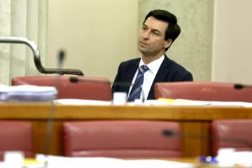 'Sekta pobijedila obrazovanje'