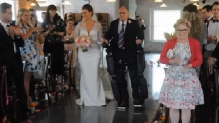 Bioničko odijelo pomoglo ocu da prohoda i na vjenčanju odvede kćer do oltara