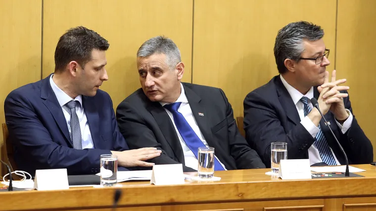 Karamarko poslao upozoravajuću poruku Petrovu - evo &scaron;to mu je čelnik Mosta odgovorio!