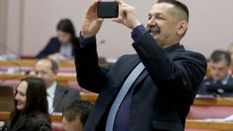 'Ostajemo uz vođu Karamarka'