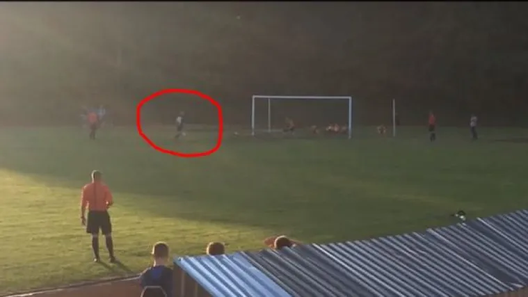 Ovaj nogometa&scaron; se užasno osramotio, smijao mu se čak i sudac!