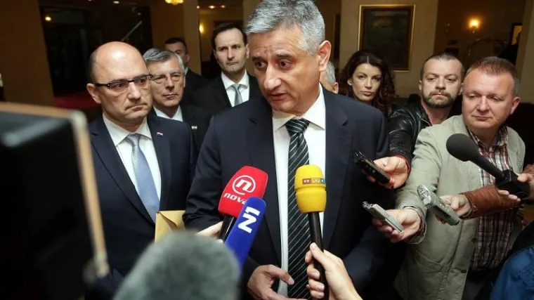 Ministar otkrio da nemaju pojma kada će glasovati o Karamarku, jedan član Mosta priznao da će pomoći HDZ-u