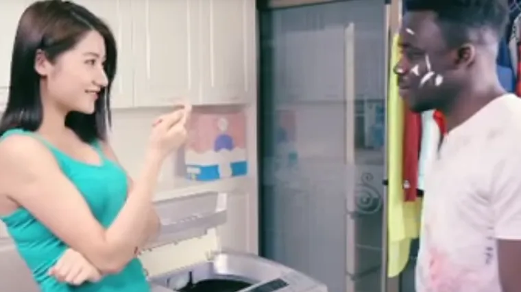 Kineska tvrtka napravila najgoru rasističku reklamu ikada