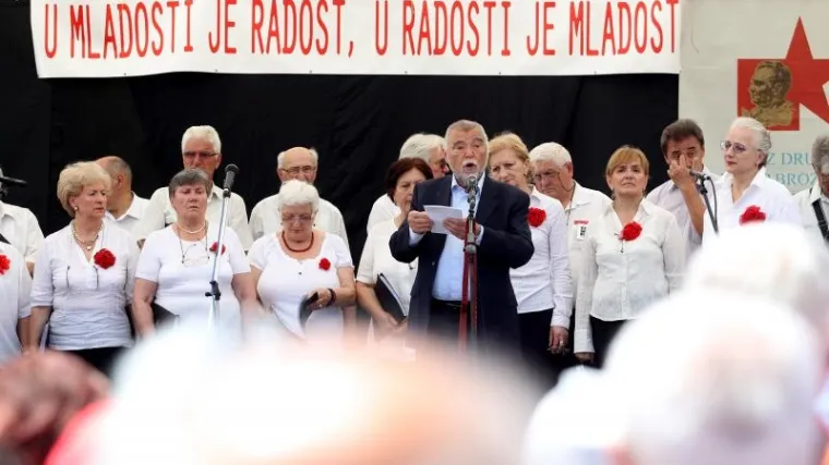 U Kumrovcu tisuće štovatelja lika i djela Josipa Broza Tita, došao i Mesić