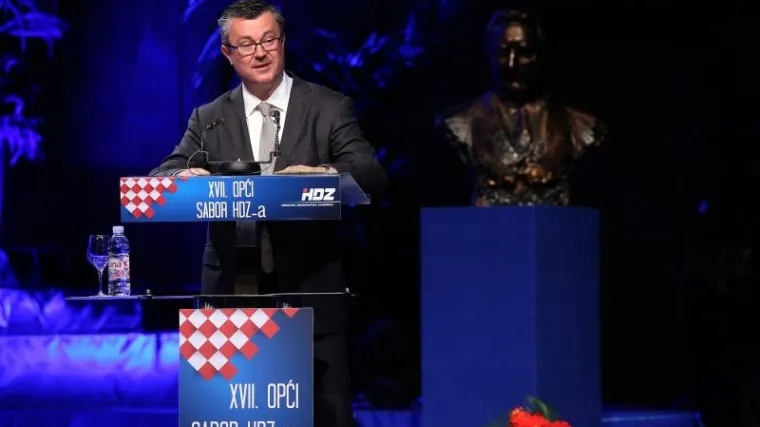 'Tu sam kao premijer države. Svi znamo da je i meni HDZ dao podr&scaron;ku'