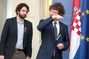 'Mijenjaju nam prošlost, kradu sadašnjost, ne dajmo im budućnost!'