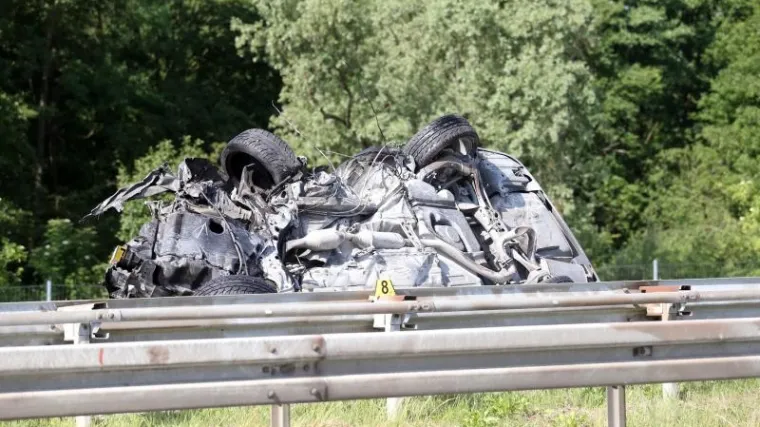 Tri osobe poginule u sudaru triju automobila!