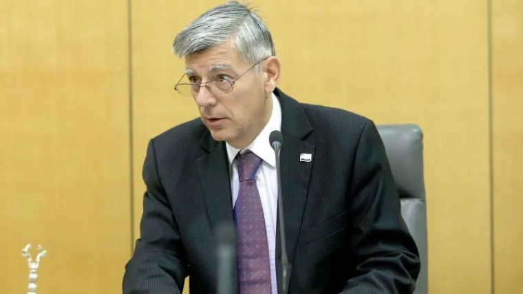 'Za&scaron;to ja moram biti redovita u &scaron;koli, ne i zastupnici u Saboru?'