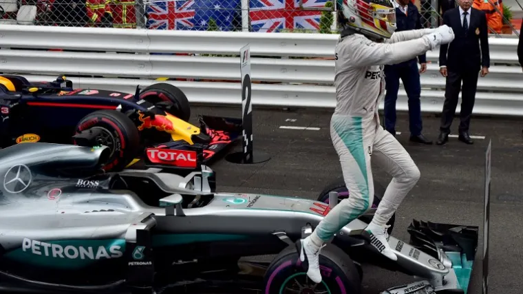 Verstappen se zabio opet na isto mjesto, Ricciardo ispustio pobjedu, Hamilton slavio