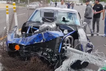 Nabio gas, probu&scaron;io publici u&scaron;i pa raznio prednji kraj Mustanga