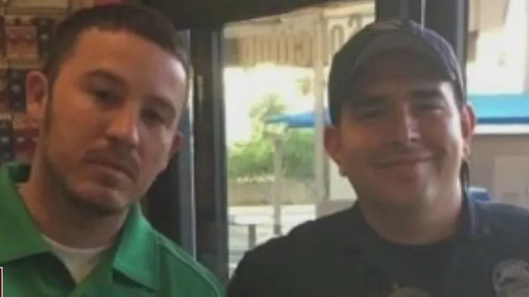 Policajac beskućniku ponudio prijevoz, a onda ga rasplakao