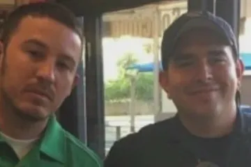 Policajac beskućniku ponudio prijevoz, a onda ga rasplakao