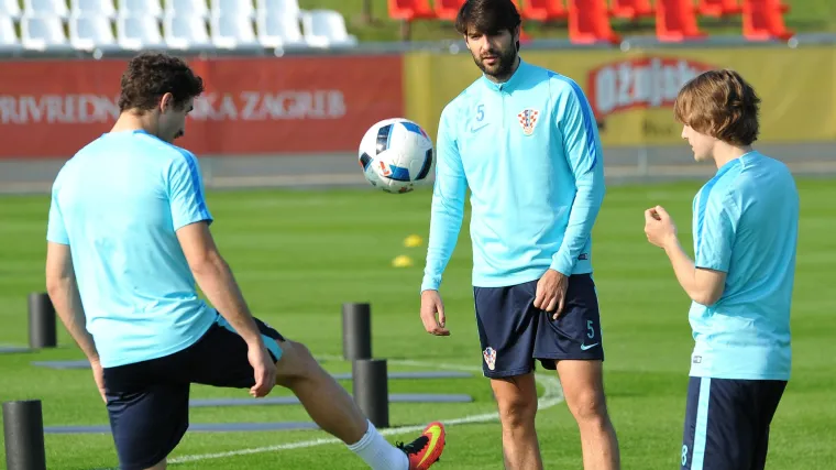 Ćorluka s bolnom grimasom napustio trening, iz Saveza kažu kako nije ni&scaron;ta ozbiljno