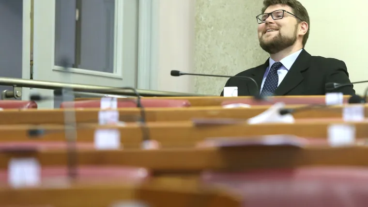 Nabrijana atmosfera u Saboru: Grbin pričao o Karamarku, uzrujani Reiner ga izbacio iz sabornice!