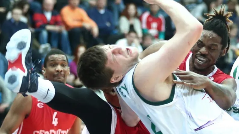 Walker divljački udario Slavicu i zaradio isključenje