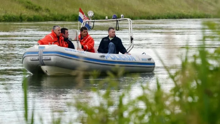 Traje potraga za 18-godi&scaron;njakinjom