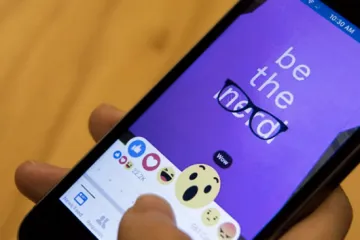'Facebook koristi mobitele svojih korisnika kako bi ih prisluškivao'