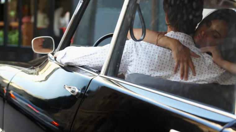 Policija savjetuje mladim ljubavnicima: za siguran seks u automobilu - povucite ručnu