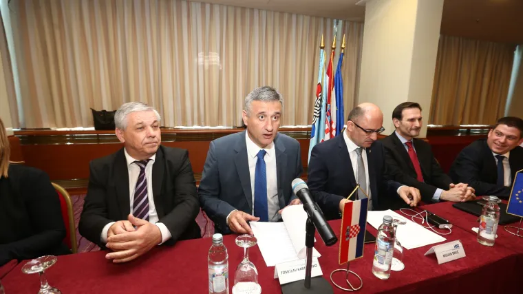 HDZ razmatra taktiku, a ovo su njihove mogućnosti: opoziv premijera ili ostavke ministra